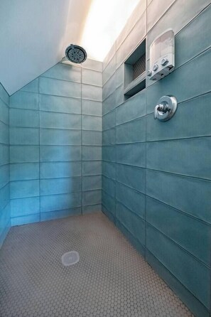 Shower, towels - Beachside Beautifully Renovated Historic Home (Sheboygan)