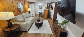 Modern Basement Apartment / Private and Comfortable