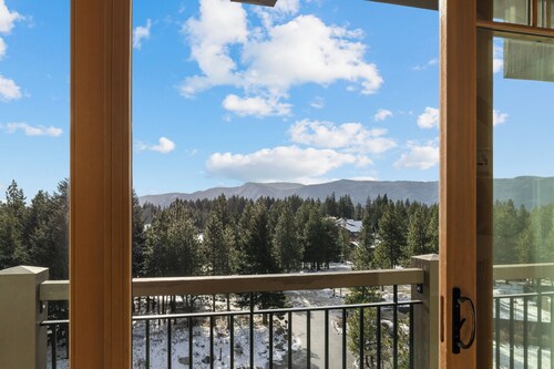 Luxury 2BR Penthouse with Lodge Pool Access in Suncadia Resort