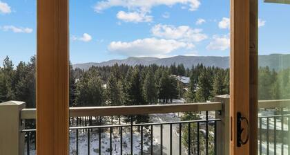 Luxury 2BR Penthouse with Lodge Pool Access in Suncadia Resort