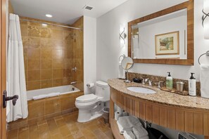 Towels, soap, toilet paper - Luxury 2BR Penthouse with Lodge Pool Access in Suncadia Resort (Cle Elum)