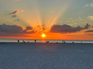 Beach - Great beach access, central location, 2-bedroom condo in wonderful Marco Island (Marco Island)