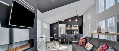 TV, fireplace