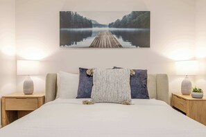 Skrivbord, strykjärn/strykbräda, wi-fi och sängkläder