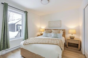 Iron/ironing board, travel cot, WiFi, bed sheets - ØM de Portneuf  Spa prive  Chalet moderne  Nature (Pont-Rouge)