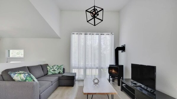 Fernseher, Kamin, Arbeitsbereiche