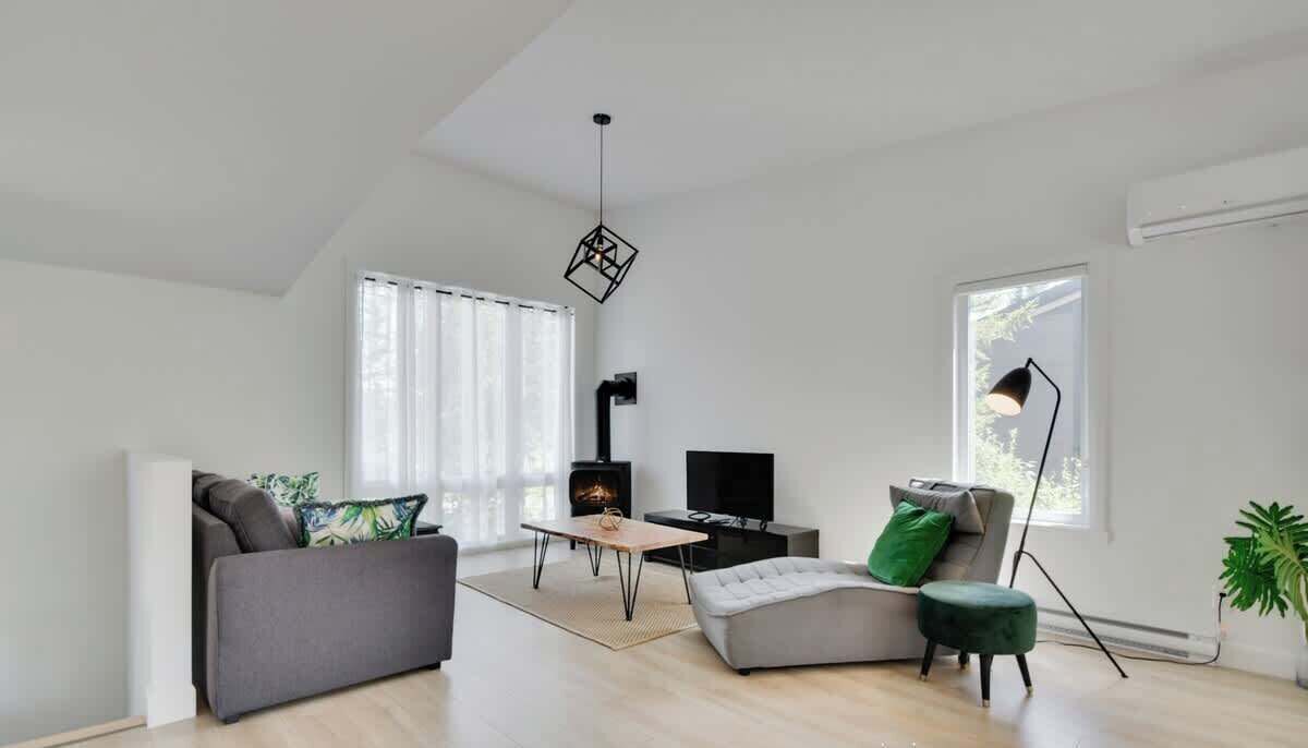 TV, fireplace, offices
