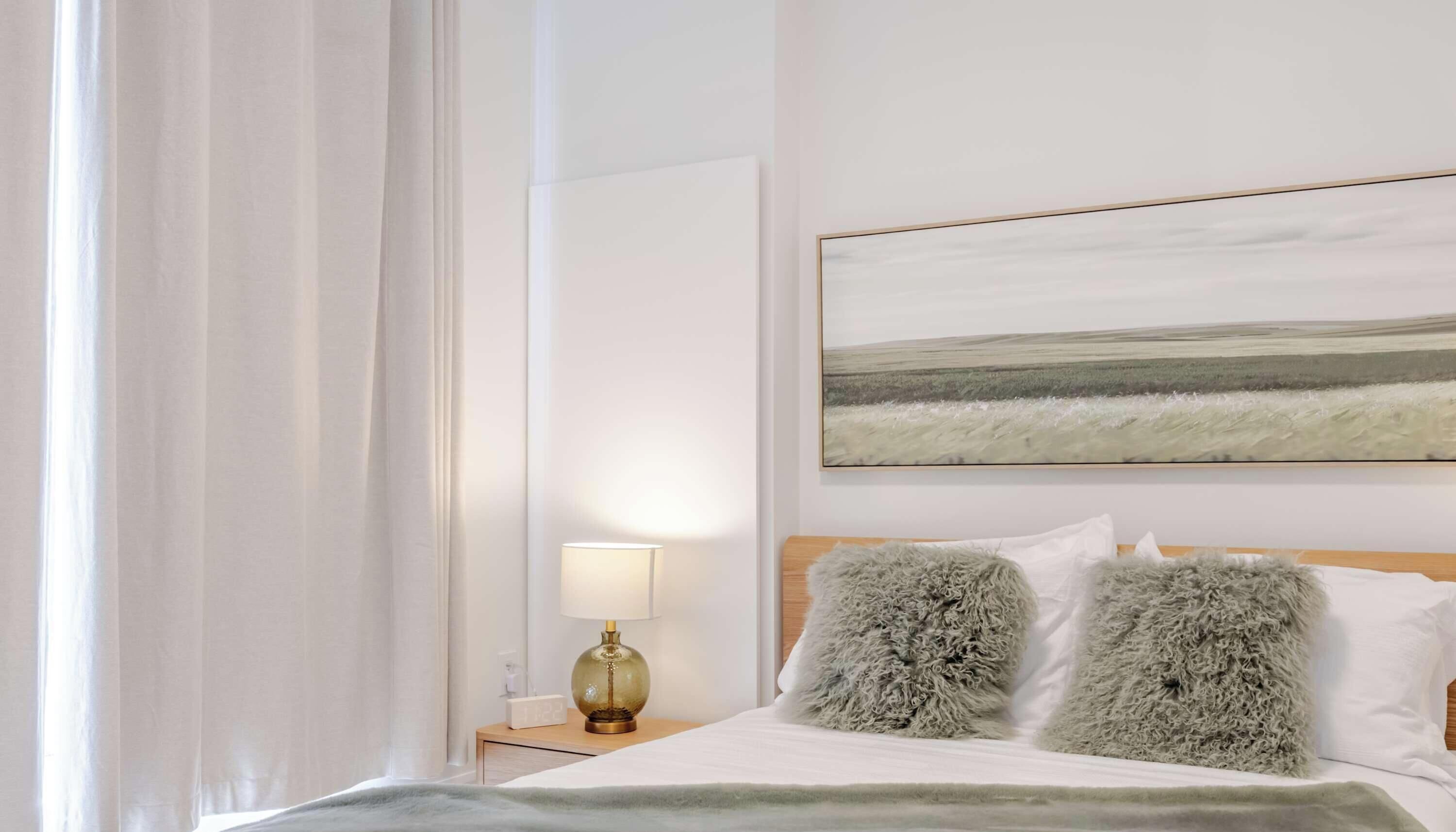 Desk, iron/ironing board, WiFi, bed sheets