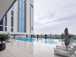 Outdoor pool - PVH - Royal Regency - Modern Studio (Dubai)