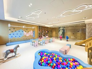 Children’s area - PVH - Royal Regency - Modern Studio (Dubai)