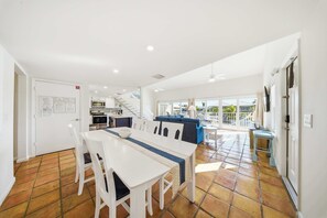 Interior - Sea Dreams on 9, 3 bedroom 3 bath 1/2 duplex, Private Pool in Key Colony Beach waterfront with 37 ft dockage and cabana club private membership, pool table and putting green. (Key Colony Beach)