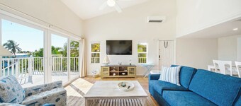 Sea Dreams on 9, 3 bedroom 3 bath 1/2 duplex, Private Pool in Key Colony Beach waterfront with 37 ft dockage and cabana club private membership, pool table and putting green.