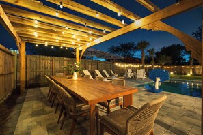 Outdoor pool, a heated pool - PCB house - 4 min from beach with putting green, pool, fire pit, and playground (Panama City Beach)