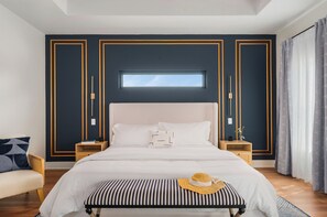 4 habitaciones, escritorio y tabla de planchar con plancha 