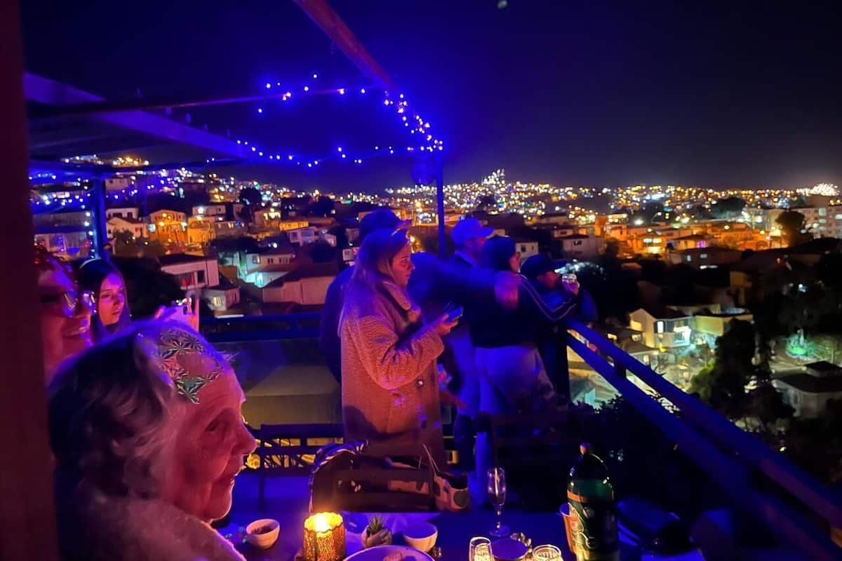 舒适公寓, 阳台, 城市景观 | 室外用餐