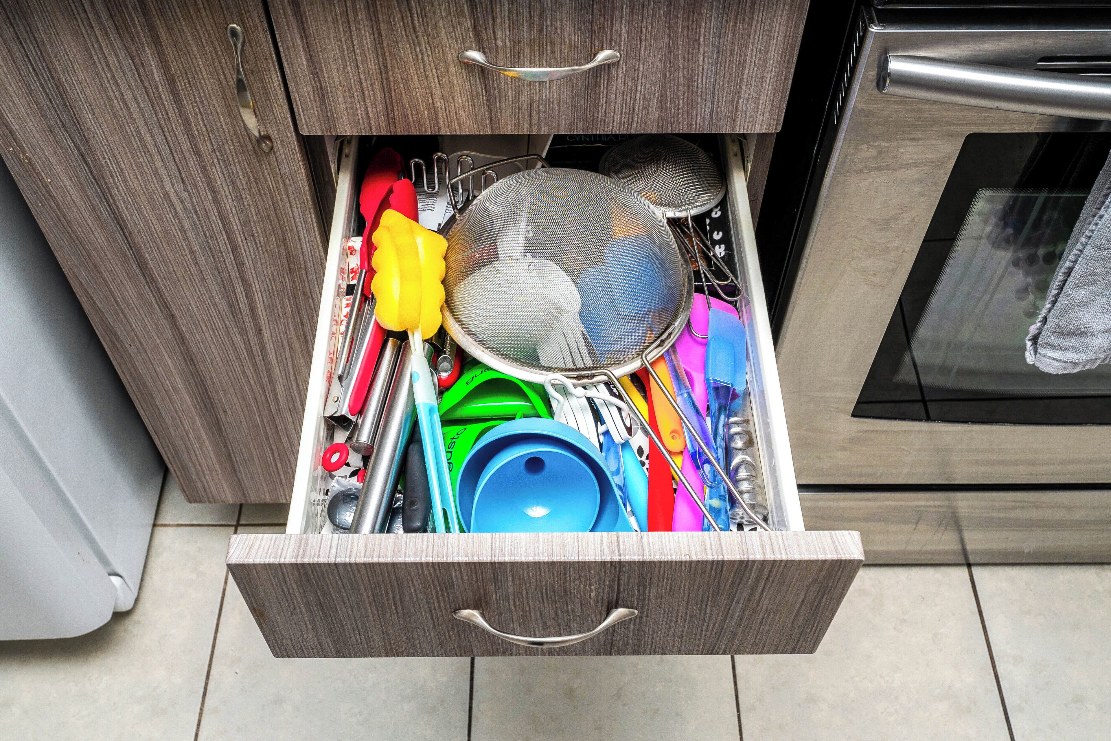 A drawer filled with kitchen utensils and dishes.