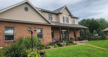 Berlin Hilltop Haven – Amish Country retreat with pickleball & family fun!