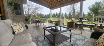 Berlin Hilltop Haven – Amish Country retreat with pickleball & family fun!