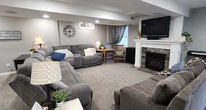 Berlin Hilltop Haven – Amish Country retreat with pickleball & family fun!