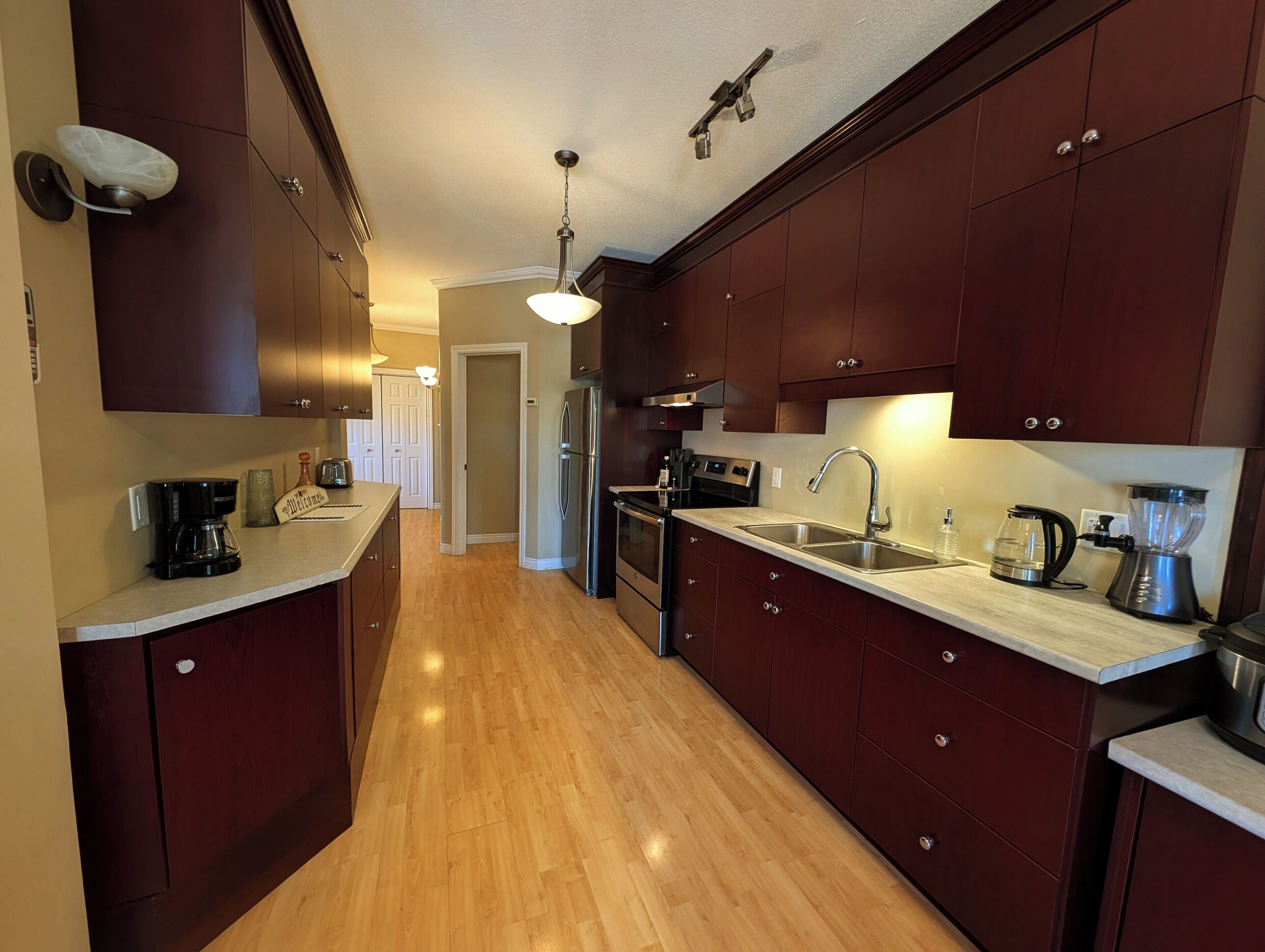 Microondas, horno, placa de cocina