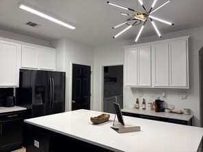 Private kitchen - Tranquil 3-bedroom home away from home in San Antonio (San Antonio)