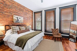 Iron/ironing board, WiFi, bed sheets - Bourbon House Duo: Manhattan & Mint Julep (Louisville)