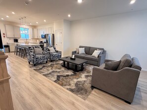 Smart TV - Brand New Waterfront Home • Marina Views • Walk Downtown & Events • Sleeps 8 (Cambridge)