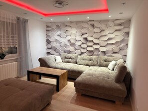 Smart TV, stereo - House for 6 people • Top equipped - WLAN - NETFLIX - 100" Smart TV - Garden (Neumünster)
