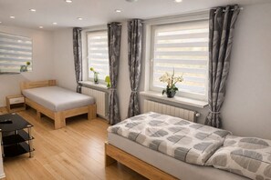 Room - Exclusive house for sole use - 3 bedrooms, WiFi & Netflix (Neumünster)