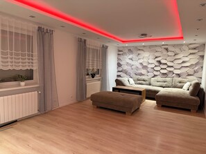 Living area - Exclusive house for sole use - 3 bedrooms, WiFi & Netflix (Neumünster)