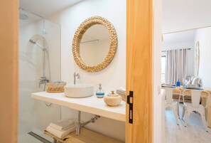 Shower, hair dryer, towels, soap - Luxury Beach - 2 Bedroom Apartment (Maspalomas)