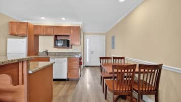 Suite | Tempat makan