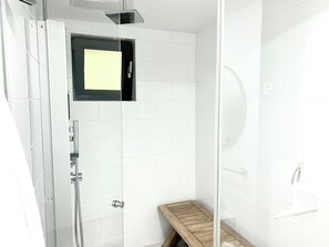 Shower, hair dryer, towels, soap - Opatija Studio Garden Oasis by the Beach ArtSpace (Opatija)