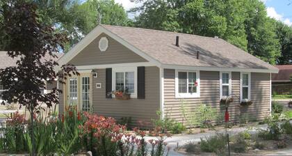 SMALL 1 BEDROOM COTTAGE FOR SHORT TERM 30 DAY RENTAL