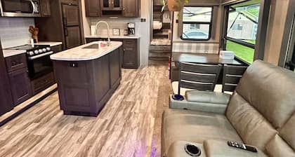 Modern Spacious RV Retreat w/ Full Kitchen & Cozy Comforts