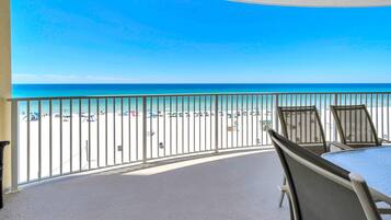 Condo, várias camas (Emerald Isle 508) | Praia | Na praia