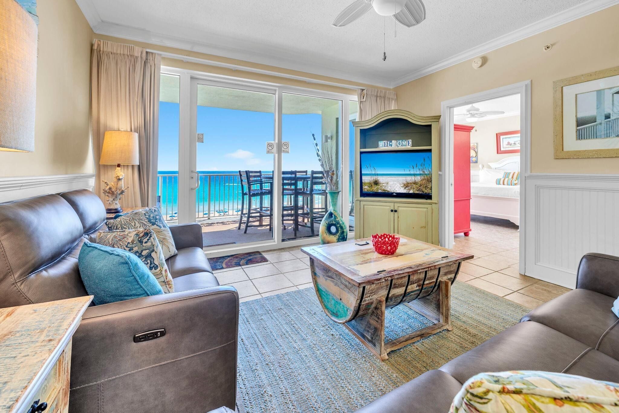 Condo, varias camas (Emerald Isle 508) | Área de sala de estar