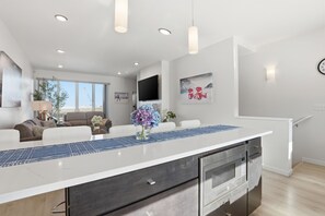 Interior - Modern Hideaway with Private Terrace in Downtown (Anchorage)