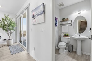 Dusche, Haartrockner, Bidet, Handtücher