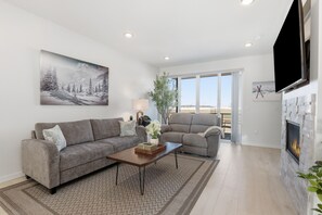 Living area - Modern Hideaway with Private Terrace in Downtown (Anchorage)