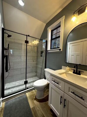 Shower, hair dryer, towels, soap - Hartness Haven (Todd)