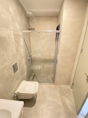 Bathroom - Cozy 1-bedroom apartment in peaceful Antalya with AC and gym access (Antalya)