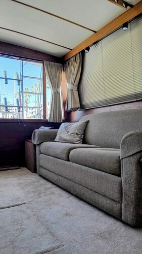 Adorable luxury boat in Marina del Rey for a relaxing & romantic stay