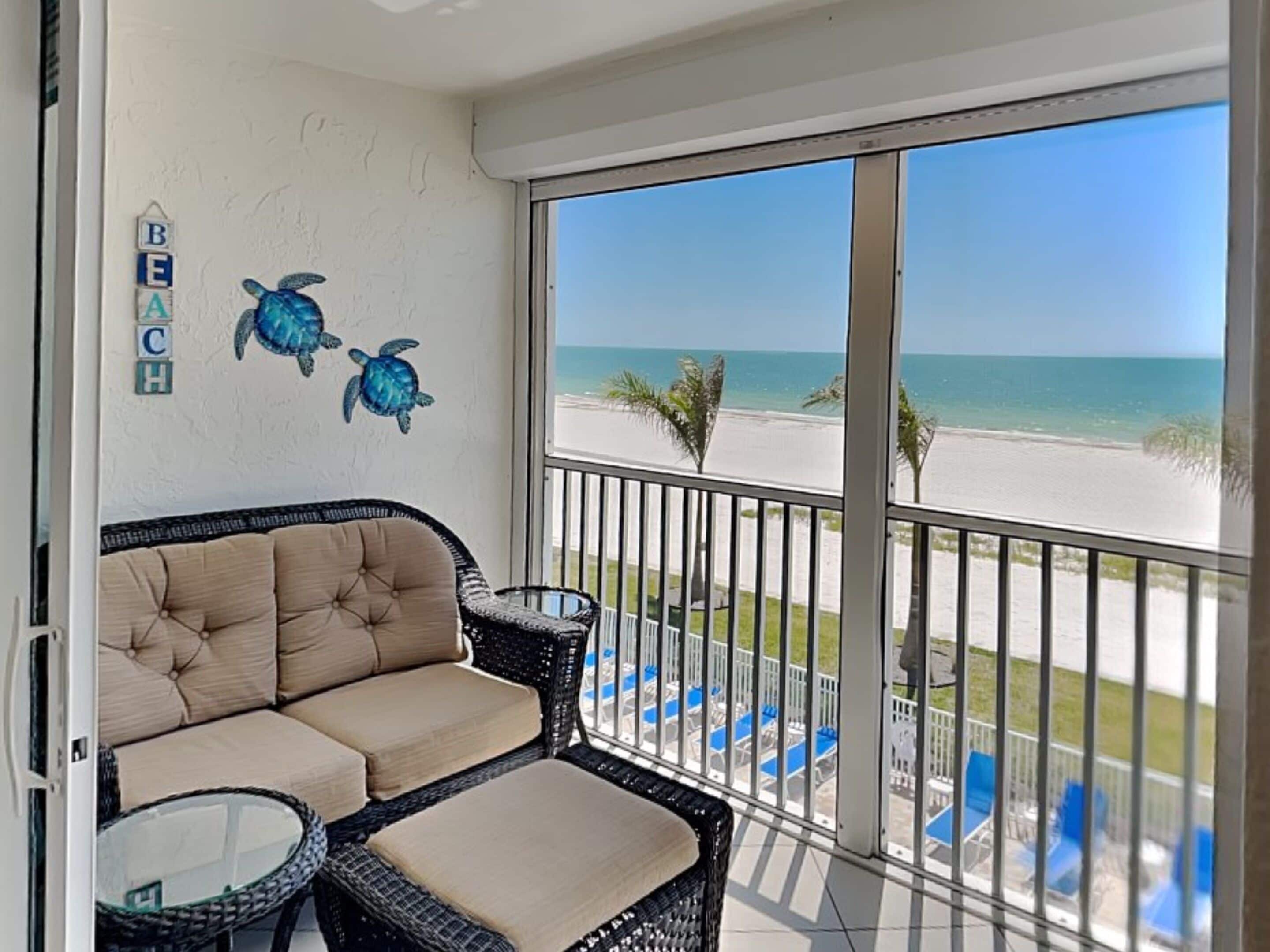 Condo (2 Bedrooms) | Front of property