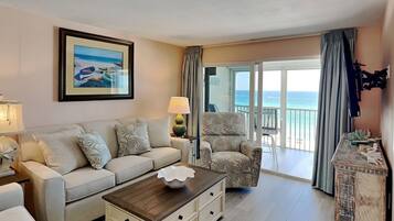 Condo (2 Bedrooms) | Property amenity