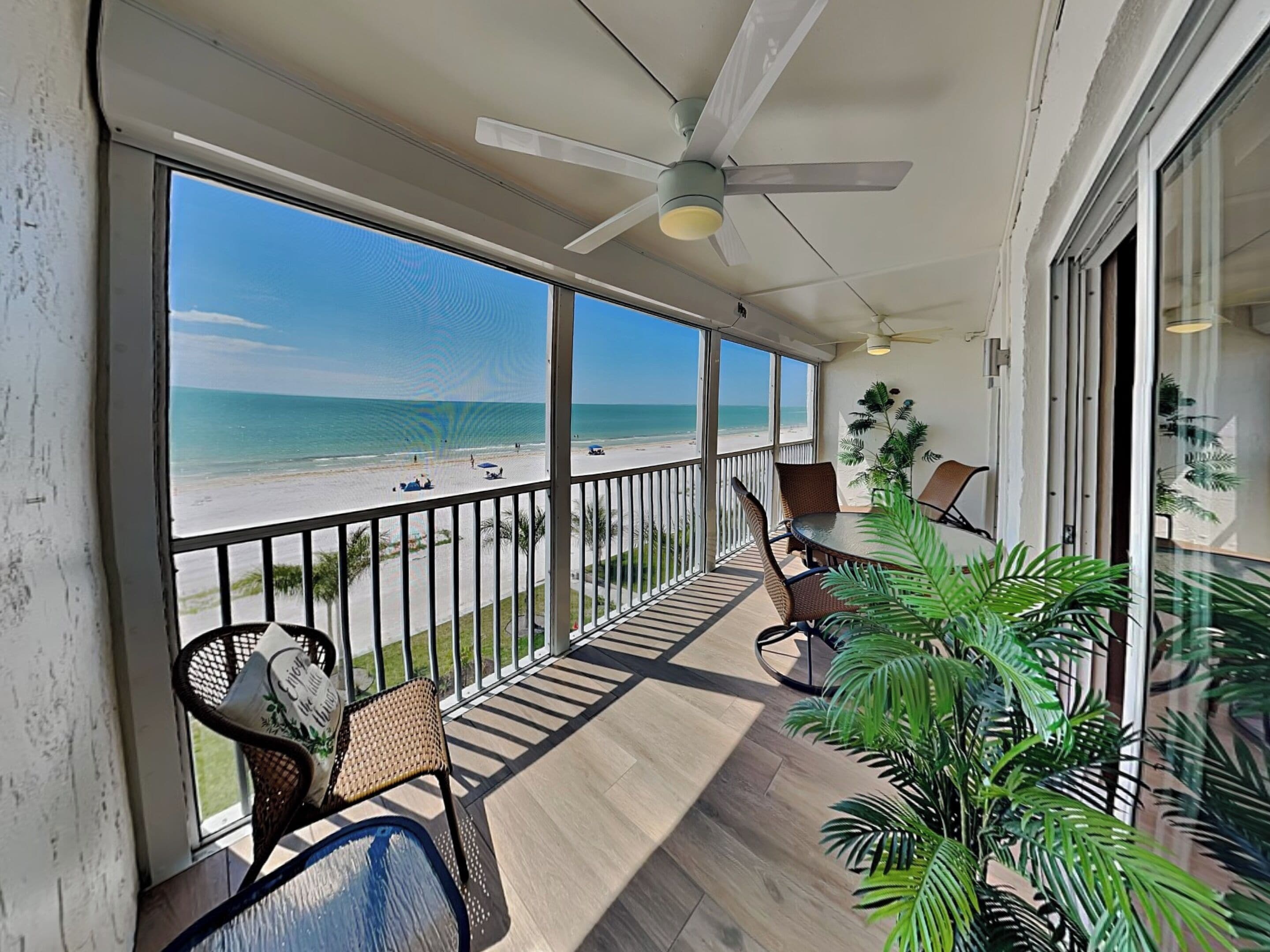 Condo (2 Bedrooms) | Front of property