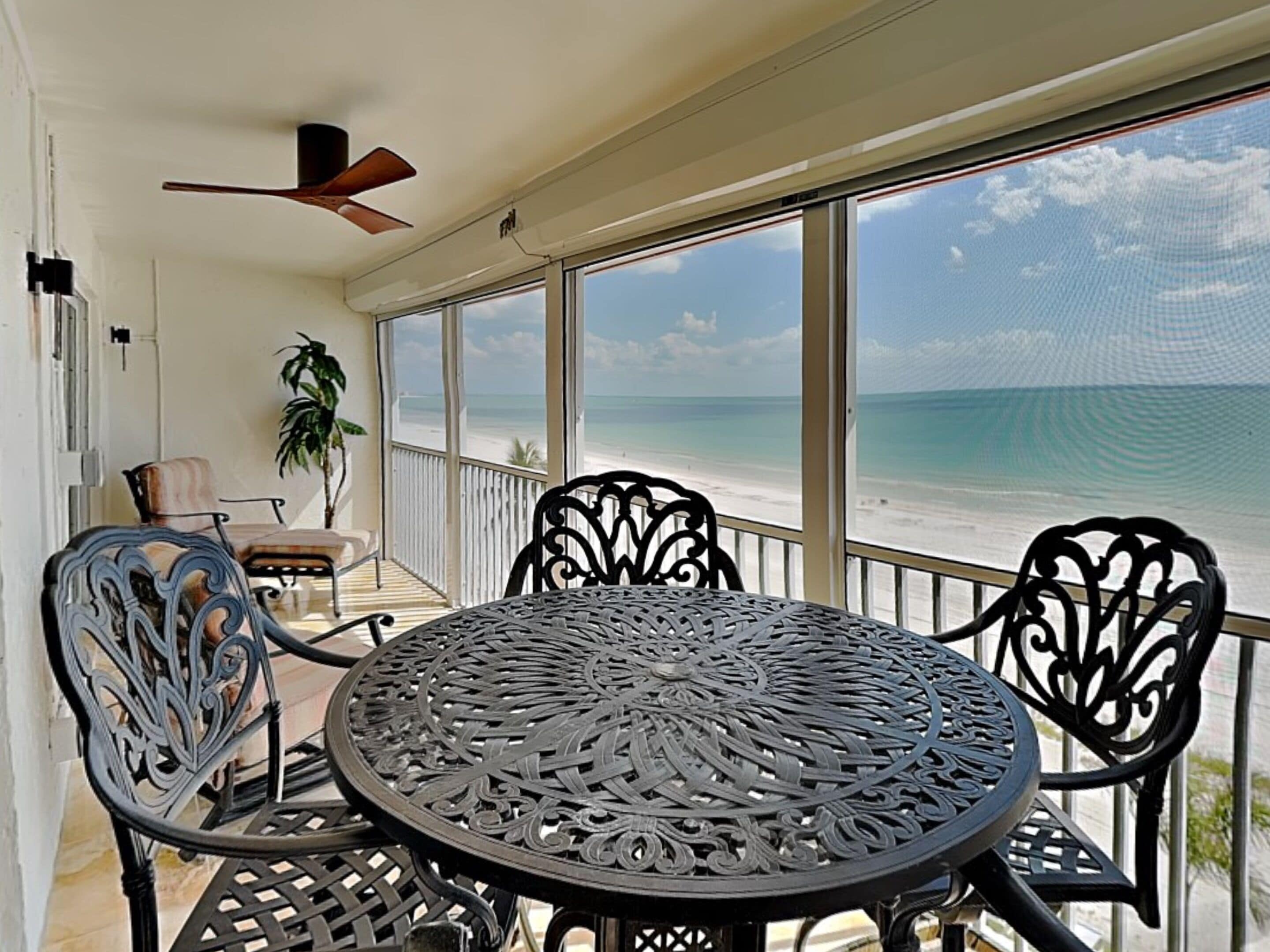 Condo (2 Bedrooms) | Front of property
