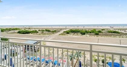 Oceanfront Condo w/ Heated Pool & Reserved Parking
