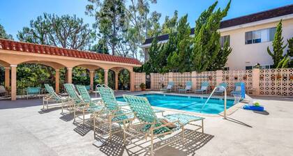 Culver City Manor - Entire 2-Bedroom Condo in Near LAX and SoFi Stadium