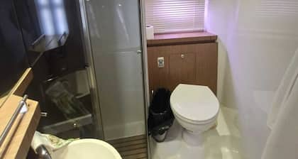 2-bedroom yacht in peaceful West End with AC on board